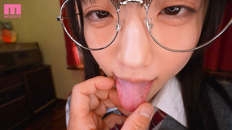 「ごめんなさいイキますぅ…ッ!」風紀係の地味メガネ制服娘は痙攣アへ声を濃厚オヤジにベロチュウで塞がれ何度も何度も中出し! 輝星きら 1枚目