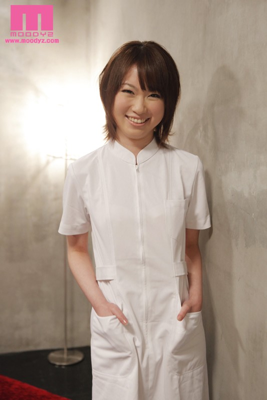 笑顔でショートカット 美人歯科受付さんAVデビュー 篠原梨織