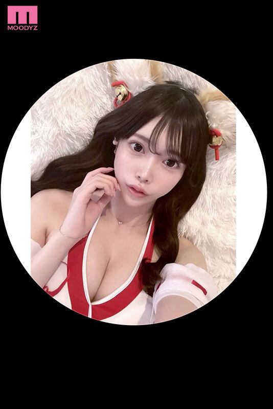 新人 ただ好奇心で応募してきたエッチな素人娘は実は、人気コスプレ配信ライバーだった!SNSの世界から出てAV デビュー!!ねねちゃん 2枚目