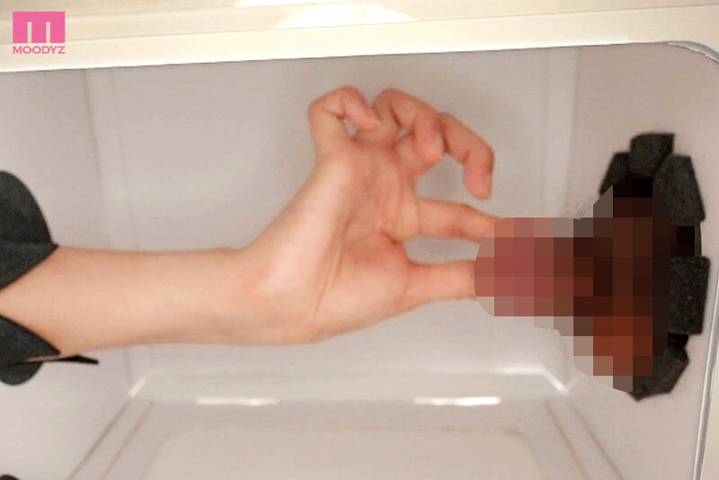 街行く女子にこっそりとチ○ポ握らせ無自覚羞恥手コキさせろ！ 箱の中身当てゲーム J○・OL・甘ロリ 女子大生・痴女... 計8名出演 サンプル