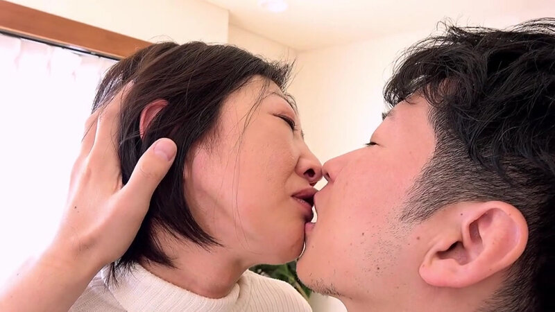 五十路で初撮り AVの男優さんとどうしてもヤリたかった!真性Mの五十路妻がAVデビュー! 直井瑞稀 画像2