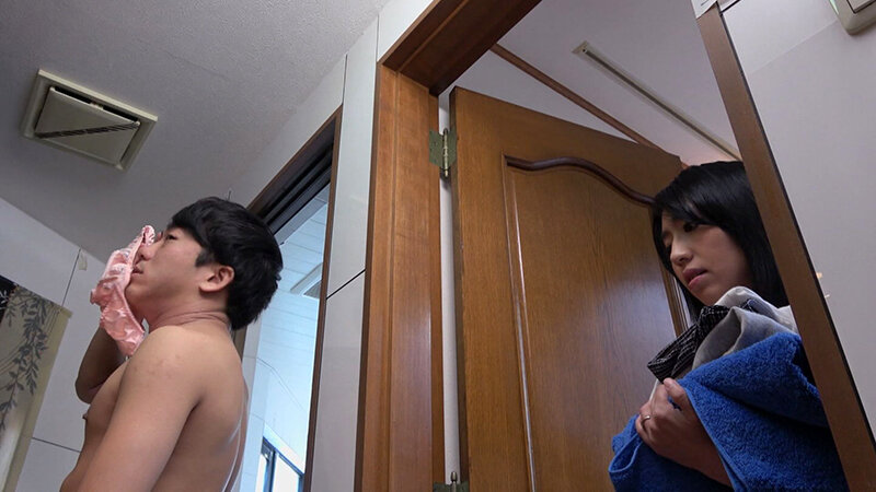 汗ばむおばの下着に思わず勃起してしまい…4時間 画像10