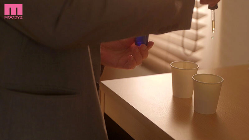 唾液と体臭が超~クサイ大嫌いなオヤジ上司のスメハラ被害にあった私が媚薬漬けでどこでも唾液ほしがるメスに改造された話 美園和花 7枚目