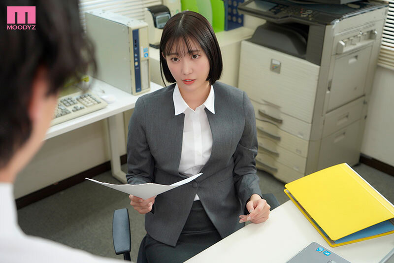 大嫌いが大好きに変わる純愛中出し ねぇ、甘えてもいい?大嫌いだった女上司と退職後にコンビニで再会そのまま一緒にお酒を飲んで仲良くなり田舎に帰るまでの1週間甘々エッチでヤリまくった。 美谷朱音 1枚目