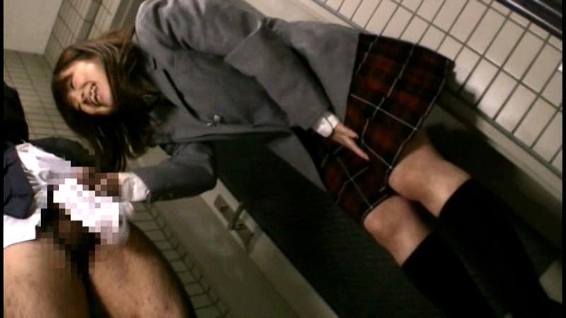 女子校生が1日中穿いているパンツにどんなシミや汚れがついているのか気になってすごくムラムラしちゃうんです 画像5