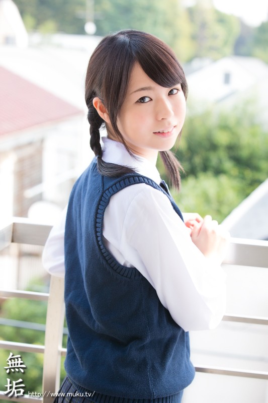 発見！ 透き通る美肌のパイパンスレンダー女子校生 さやか