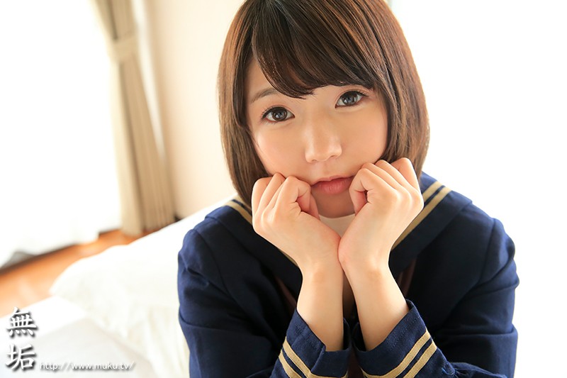 国宝級のピンク乳首の純情少女 年上大好き女子校生は騎乗位のまま中出しをせがむどすけべな女の子。 篠崎みお