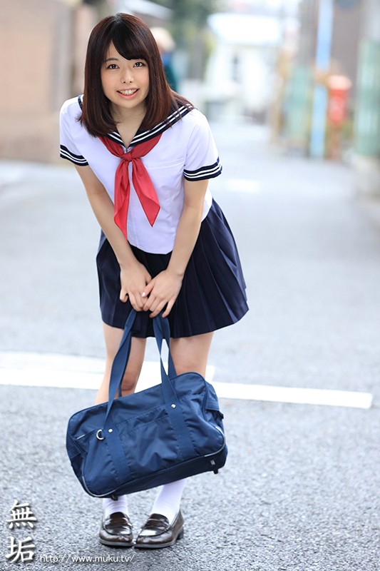 「早くおじさんに触ってもらいたいです」おじさんとの生ハメ生中出しにハマったパイパンJKから動画が送られてきて、そのあと滅茶苦茶セックスした。 ゆな