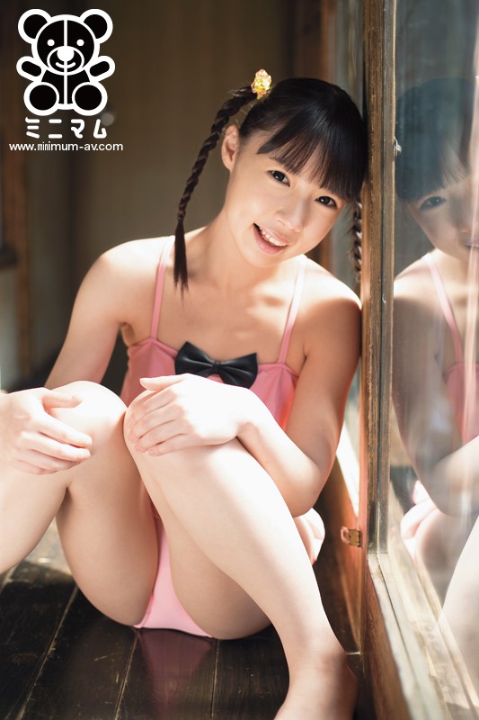 膣内射精の意味もわからない女の子にたっぷり「本物中出し」してあげる。無毛少女 桃色さくら