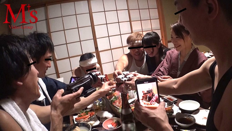 新婚旅行の思い出にと持っていったビデオカメラには妻のとんでもない姿が映ってました。 土木作業員のたくましいチ○ポでイカされ中出しされまくった僕の妻