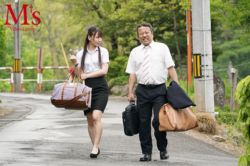 出張先のひなびた温泉旅館で新卒女子社員とまさかの相部屋逆NTR 特別編 彼女のもの凄い腰使いに何度も何度も中出しさせられてしまった私 初川みなみ 1