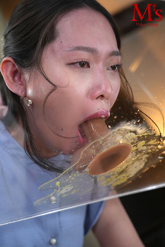 喉射!口射!大量精飲!白目を剥くほど喉奥えぐる喉姦ごっくんイラマチオ 上品なマゾ美人妻の喉奥と膣奥を完膚無きまで嬲って●す串刺しハードFUCK 三池小春 3枚目