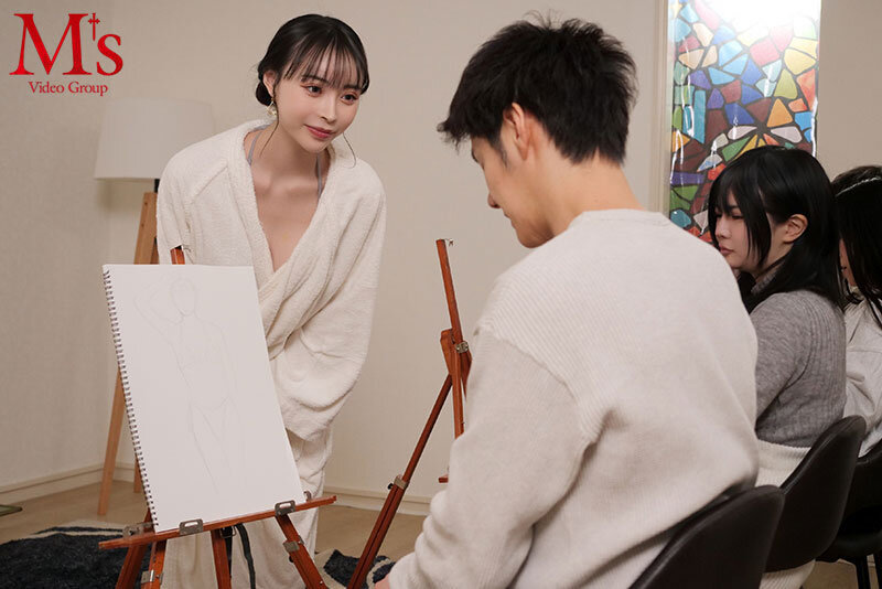 隣に彼女がいるのにデッサン中に僕にだけアソコを見せつけ微笑みかけてくるヌードモデルの露出狂お姉さん 真希いずみ 画像2