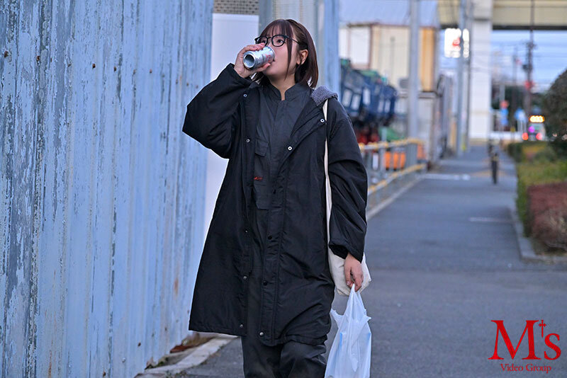作業着の下に隠されたメスの顔…男だらけの町工場で働く寡黙で孤独な溶接女子が歪んだ本性を曝け出すドM変態カミングアウトAVデビュー 桜庭かりな サンプル