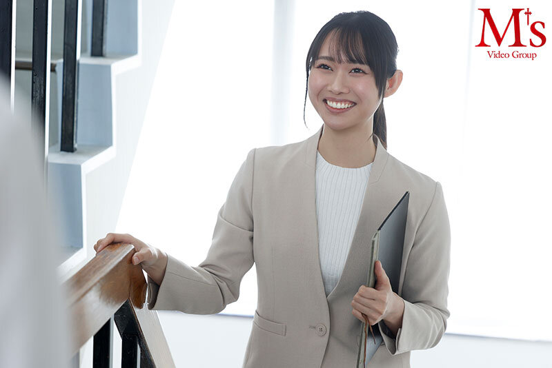 美人で可愛くて優しくて笑顔が素敵な僕の初恋の三池先生は放課後になるとマゾ化するイカれた変態女教師でした。 三池小春