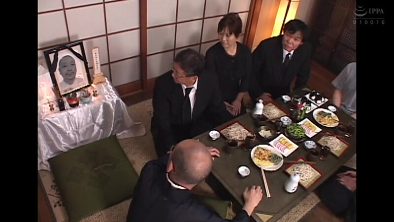 昭和猥褻エロ映画館2 息子達に中出し許す切ない祖母や母に叔母 画像1