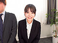 可愛い部下（※彼有り）と上司（※既婚）が高額賞金かけて野球拳で対決！？「部下に興奮するわけないよ！」なんて言いつつバッキバキ勃起しちゃう上司チ〇ポ「大きくないですか」部下の女性も恥ず恥ずエロ発情「秘密ですよ…」ってド不倫NTR中出しSEX2 サムネイル画像