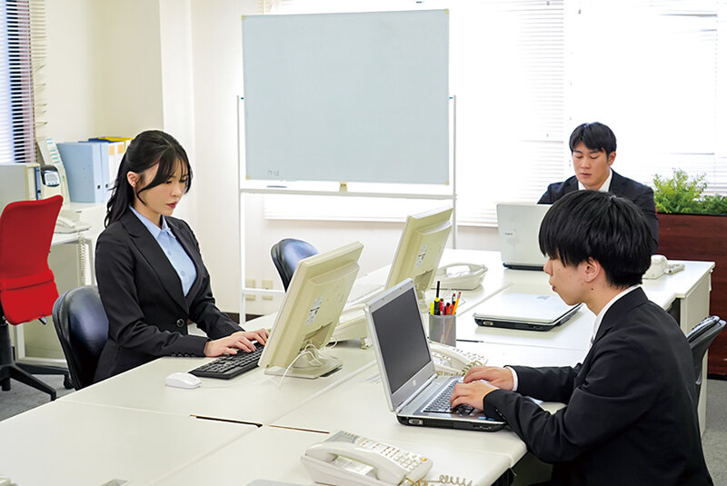 「性」上納された愛妻 取引先のお偉方に身体の隅々までしつこく何度もイジられ挿れられ性接待させられました… 黒島玲衣 画像4
