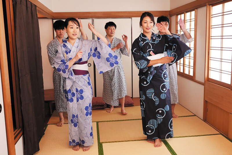 納涼堕ちる浴衣妻 夏祭り盆踊りの稽古中…地元の助平な殿方達の黒光りする極太巨根をぶちこまれて… 小早川怜子 2枚目