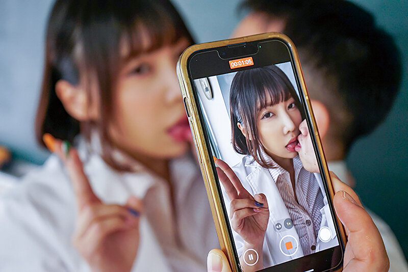 保健室の人妻 血気盛んな生徒のズル剥け巨根でイカされて… 安位薫