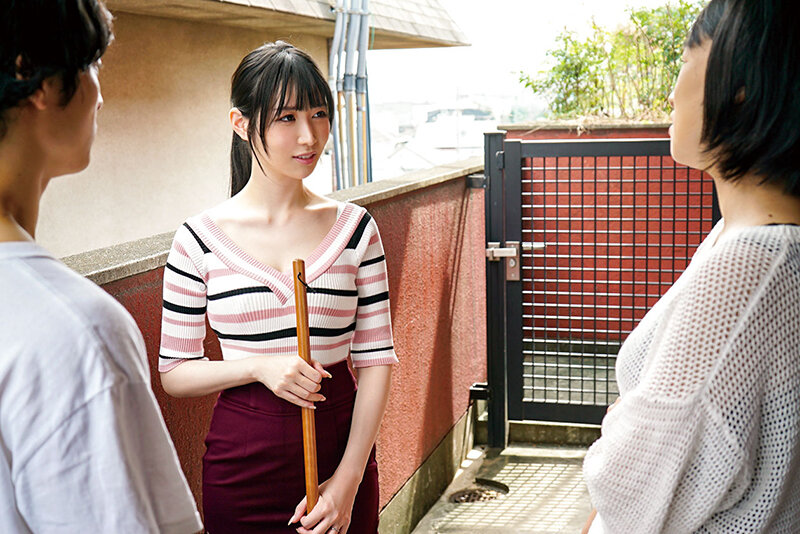 人妻の裏アカ 近所の奥様の裏アカを発見して… 普段の表の顔とは正反対な人妻の裏の顔と欲求不満な下半身をさらけ出させました 朝妃りお 画像2