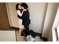 お隣の相性抜群なご主人と… バレたら即離婚のスリルが気持ち良すぎてやめられない。既婚者同士のベロキス劣情W不倫SEX 葉山さゆり サンプル画像 2