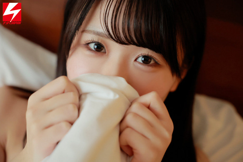 箱の中身はなんだろな??でついてきた純朴女子大生に生チ○ポを見せつけたらデカチンに興奮しちゃったっぽいので… 恥ずかしがらせ赤面SEX ナマもしちゃった こなつ