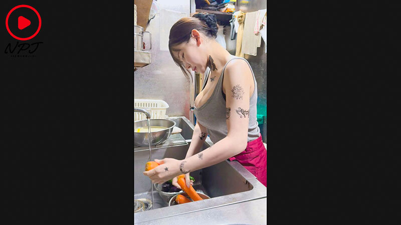 汚なシュラン鬼バズ定食屋きりもり巨乳タトゥー店長精子ごっくんな1日密着 サンプル