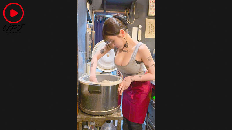 汚なシュラン鬼バズ定食屋きりもり巨乳タトゥー店長精子ごっくんな1日密着 サンプル