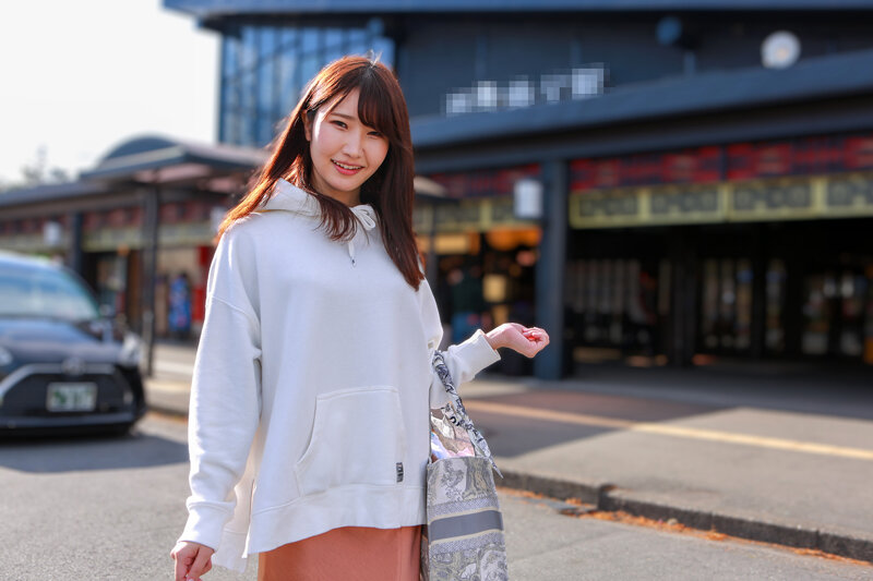 総勢10人！素人女子のガチ恋SEX一泊旅行～恋人気分でいちゃラブ中●しエッチしちゃいました！ 画像1