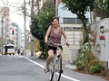 おばさん捜査官は見た！～ママチャリ窃盗団の陰謀を暴け編～ 森下麻子 - FANZA版サンプル画像