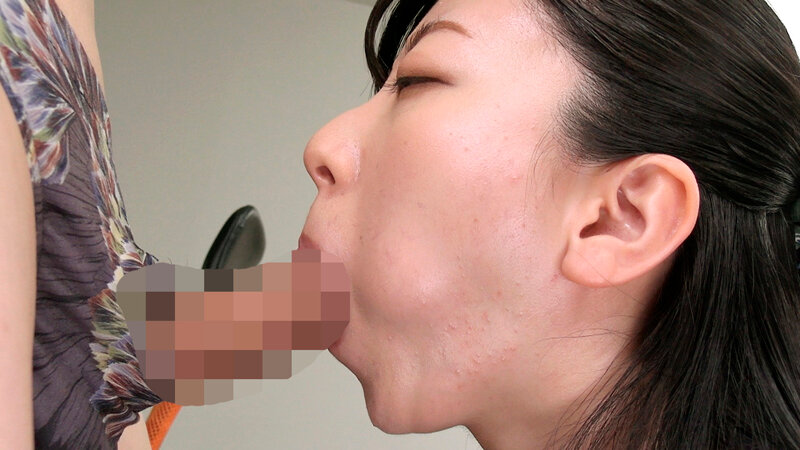 可愛くてエロい！しゃぶらせてくれるなら躊躇しないち〇ぽ好きフェラチオ女子！ 画像3