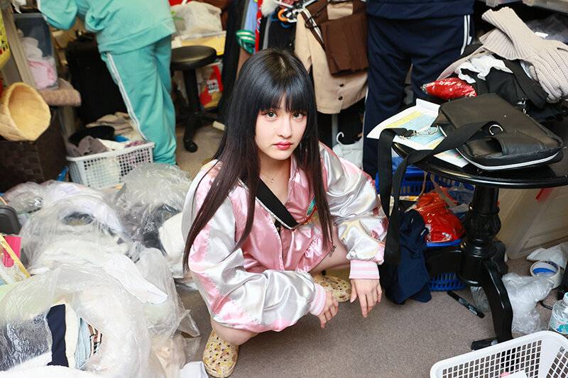 ヤンキー娘がAV業界に殴り込み！？激マブ新人ADは入社早々マ●コ暴走！男優のチンポで性欲発散！ 月形はるひ