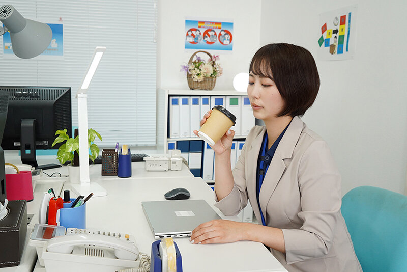 【VR】生意気美人部下を媚薬漬けにし、感度倍増ま●こに徹底的にわからせ中出し。穴放題のアへ顔性奴●にしてやりました 那賀崎ゆきね【8K】 画像3
