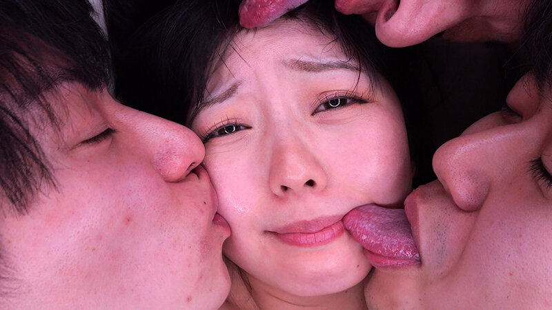 顔面白濁レ●プ 顔さえ触れることの出来なかったパパ活女子の秘密を知り、今では顔面に精子を塗りたくっています。 泉りおん サンプル画像