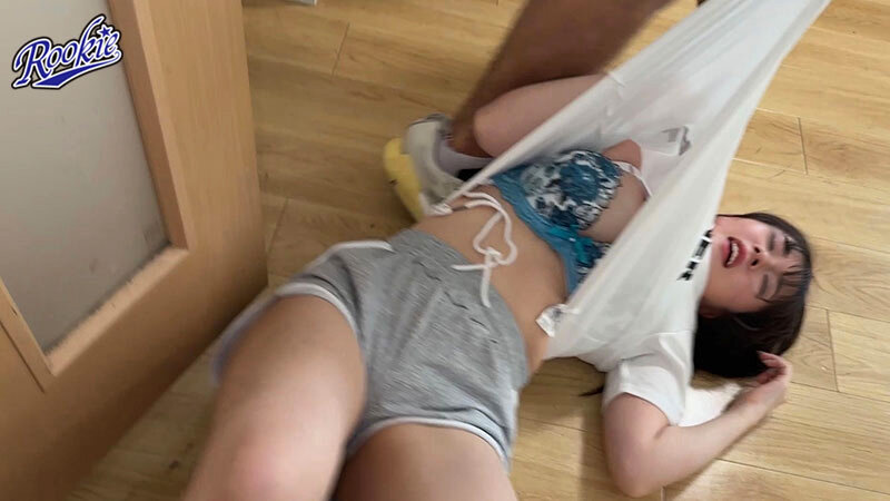 電車で毎日見かけるカワイイあの子を粘着ストーキング！電車痴●！睡眠姦！自宅襲撃！の鬼畜オンパレード 桜庭ももな 画像12