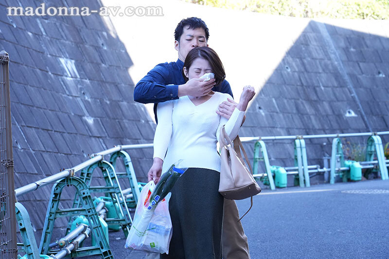 人妻を拘束椅子に放置して2時間…唾液だらだらのイグイグ変態女に育った話。 友田真希 画像2