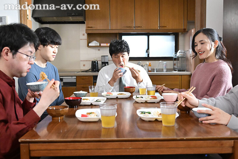 家族皆が巣立った実家で、 母と過ごす近親相姦の日々―。 吉瀬葵