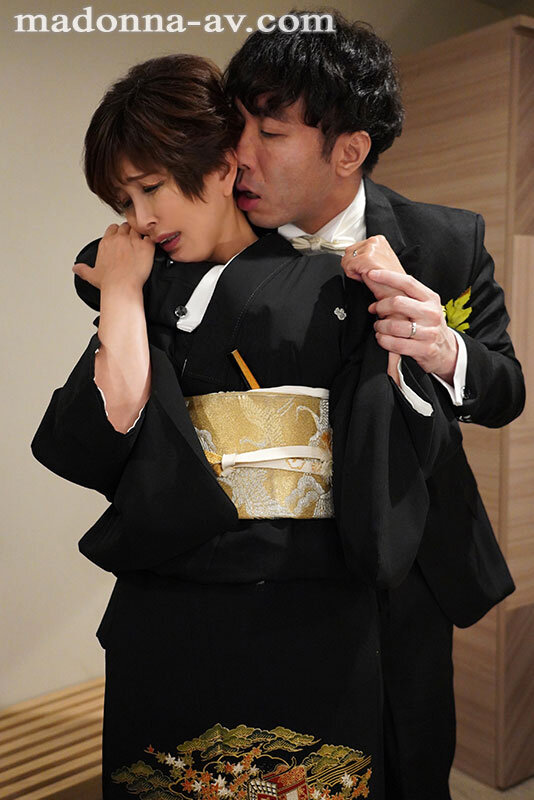娘の幸せを見届けながら…。披露宴で娘婿に犯●れた母 桐岡さつき 2枚目