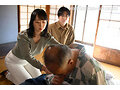 帰省したら、祖父と母がデキていた。あの日、見てしまった出来事が僕を生涯≪熟女好き≫に変えた―。 中島美南 - サンプル 1