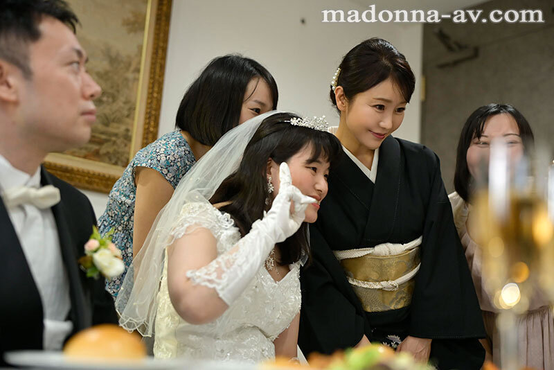 娘の幸せを見届けながら…。披露宴で娘婿に...のサンプル画像 1