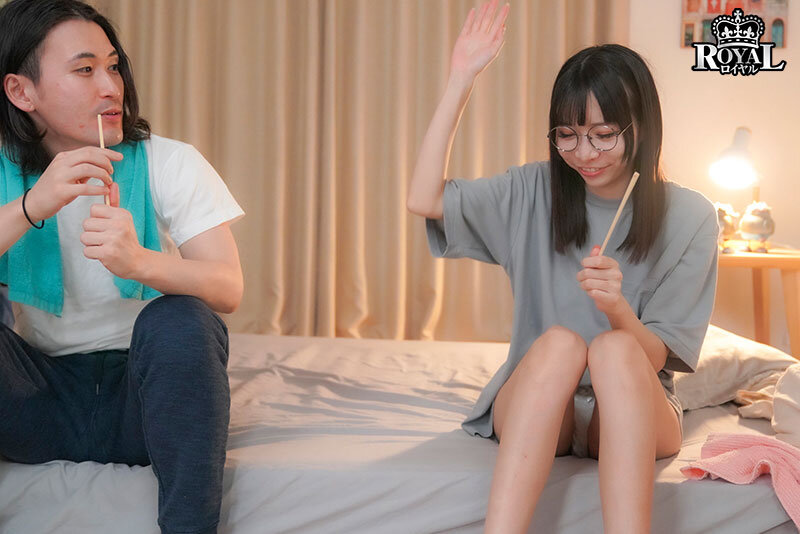 王様ゲームで急接近した隠れ淫乱な地味巨乳と、一泊二日のラブラブ中出しセックス。 雛乃ゆな 画像10