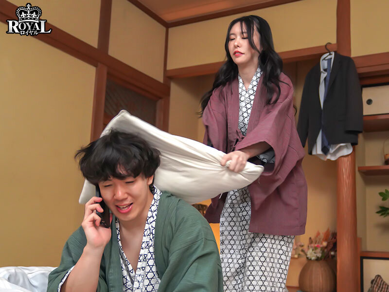 朝起きたら部屋に浴衣がはだけた後輩女子社員！いつも生意気で悪態ばかりついてくるのに、甘えてきたので… 黒島玲衣 画像11