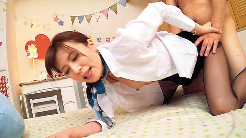 「一生のお願いです…挿れさせて下さい！！」「えっ…おばさんだよ…私が初めてでもいいの…？」マジ女神！！ナース、保育士、CA、人妻さんたち15名が悩める童貞くんの願いを優しく受け挿れたらww相性バツグンすぎちゃって生中出し筆おろしSEXさせてくれた5時間SP 画像14