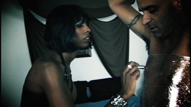 海外黒人ニューハーフ絶対痴女宣言! 強面な白人男性のアナルを強烈にピストンする黒人ニューハーフ極太ブラックマグナム逆アナ全員白濁大量射精!! (DOD) 画像18