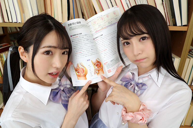 【VR】W乳首舐めが…ヤバすぎる…!!図書室で教え子2人と声我慢エッチ!! 皆月ひかる 佐藤ののか 画像8