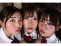 【VR】Once in a lifetime popularity period arrives!! During the school trip, a battle over me with three girlfriends demanding love and creampies from arrival until late at night-8