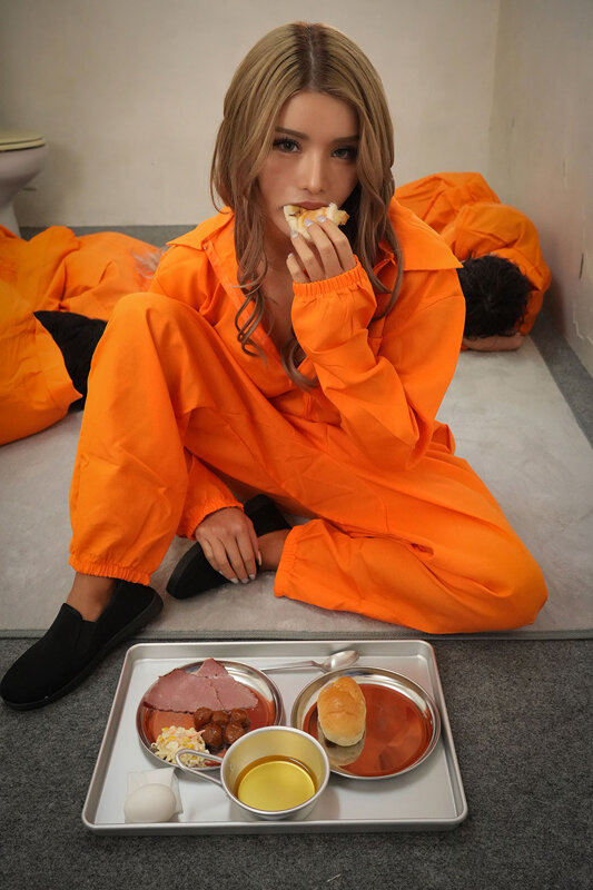 【VR】囚人キメセク。刑務官の興味本位で押収●物を与えられたSEXドラッグ中毒者が、獣のように痴女化してチ●ポに襲い掛かる壮絶アクメ姦。 黒咲華 4枚目
