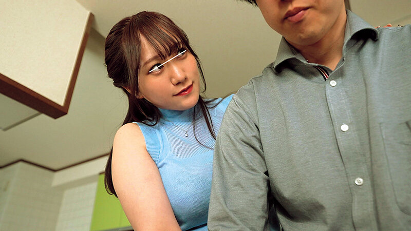 息子の同僚に一目惚れされちゃう旦那とレス状態の人妻……熱烈な告白を丁重に断るも「思い出に胸だけ揉ませてください！」と頼み込まれ5分限定で了承！！まさかの巨乳揉み放題！？「もう我慢できない…」と膣奥ナマ性交まで許してしまい家族に内緒で大量中出し！！ 画像3