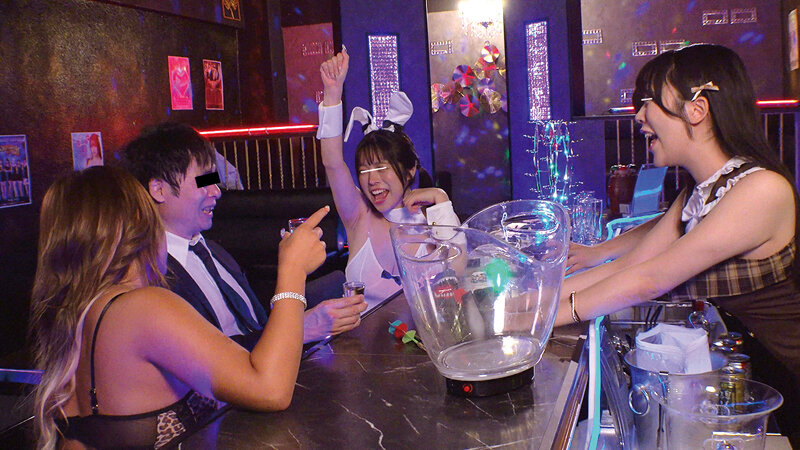 地下ビルに存在する「おっぱいまる出し」でエロ接待してくれるとの噂のGALSBARを徹底調査 しゃぶって・ハメて・当然中出し！！ ここはどのジャンルでもない新たな欲望空間！？